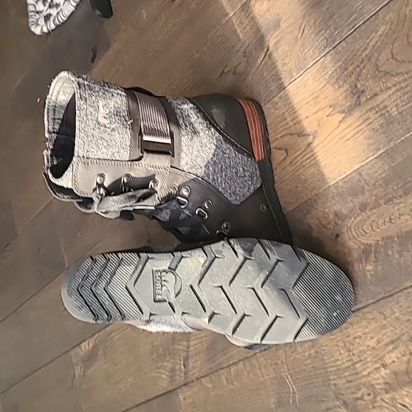 Sorel boots - Picture 4 of 5